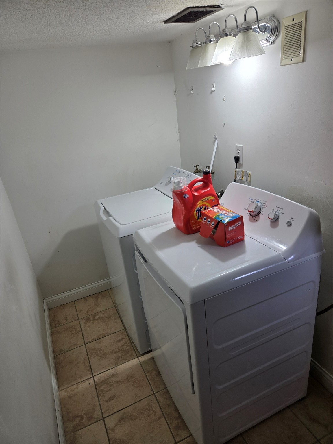 1735 Elmwood Drive, Bettendorf, Iowa image 17