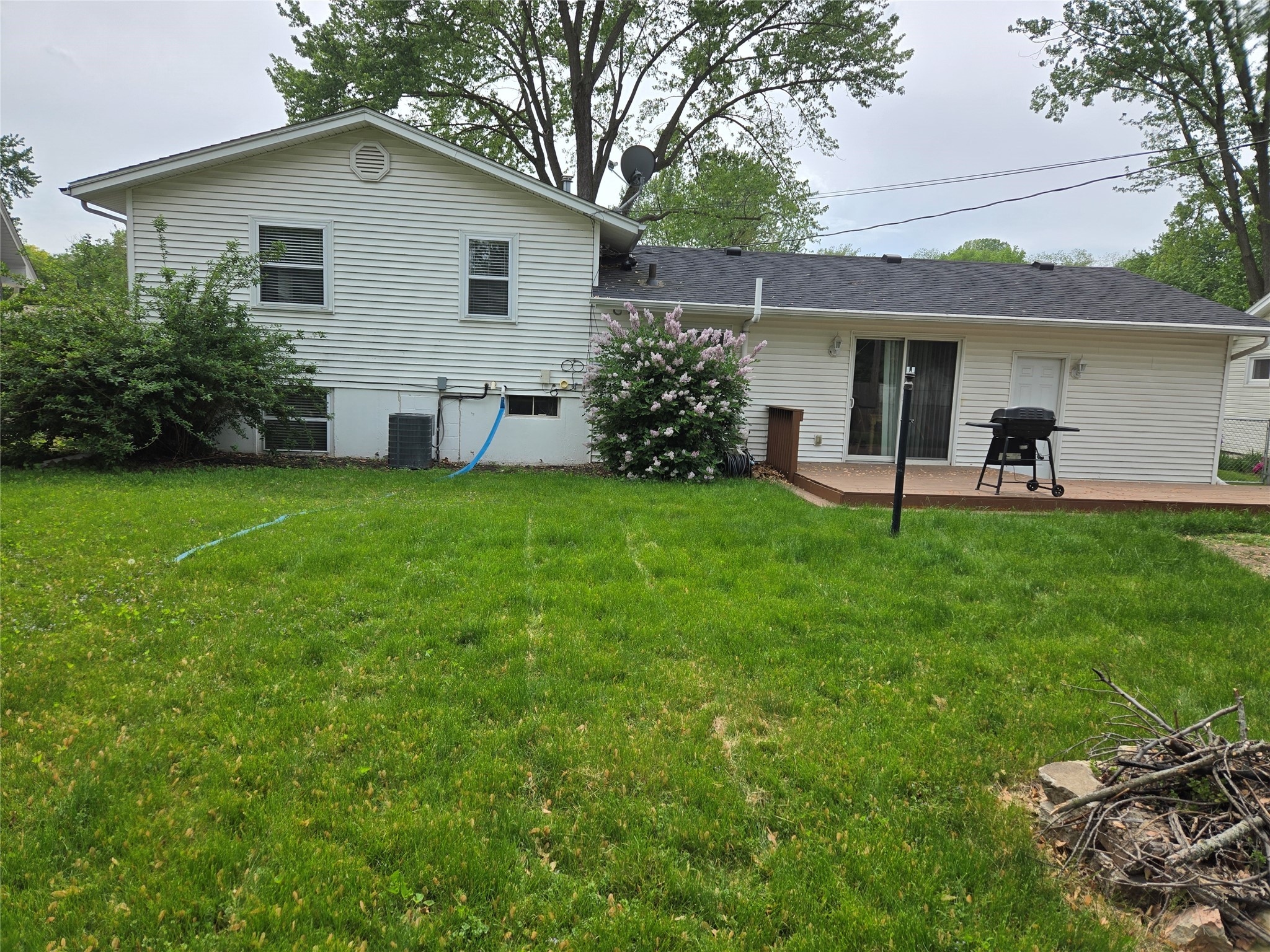 1735 Elmwood Drive, Bettendorf, Iowa image 20