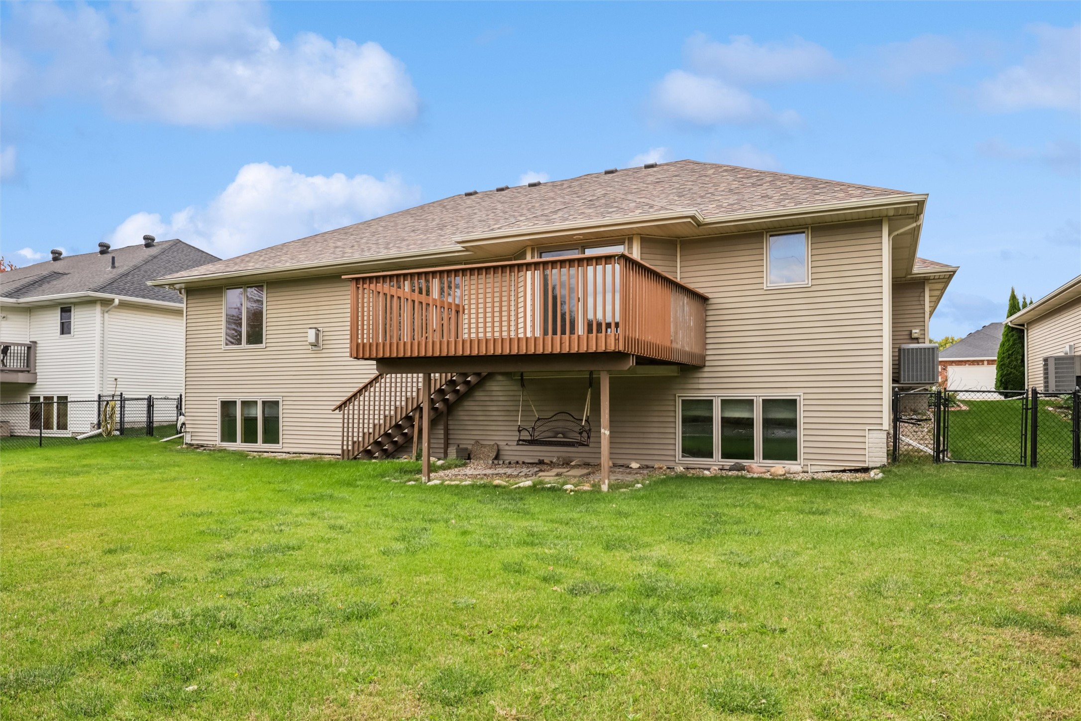 Altoona, Iowa 50009, United States, 3 Bedrooms Bedrooms, ,2 BathroomsBathrooms,Residential,Active,232852