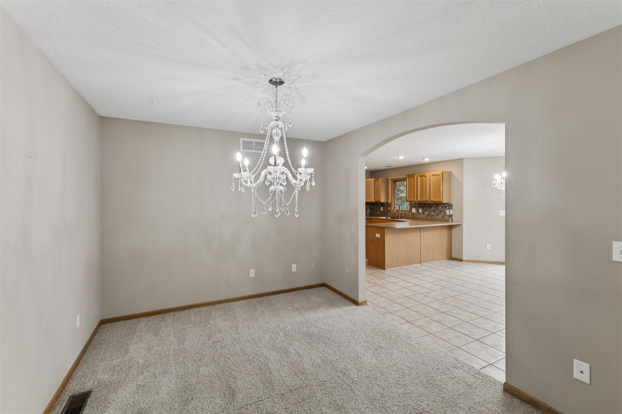 Altoona, Iowa 50009, United States, 3 Bedrooms Bedrooms, ,2 BathroomsBathrooms,Residential,Active,232852