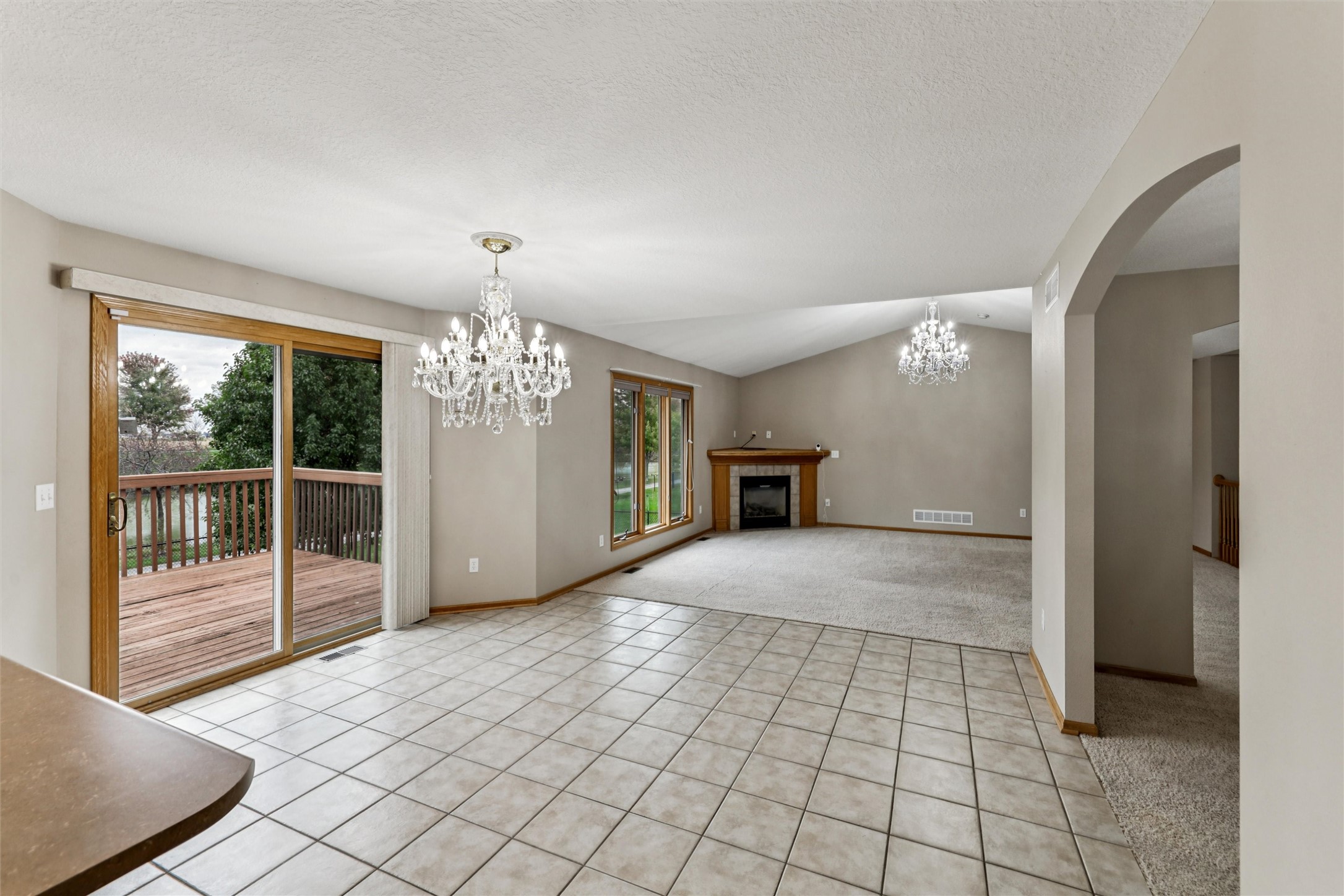 Altoona, Iowa 50009, United States, 3 Bedrooms Bedrooms, ,2 BathroomsBathrooms,Residential,Active,232852