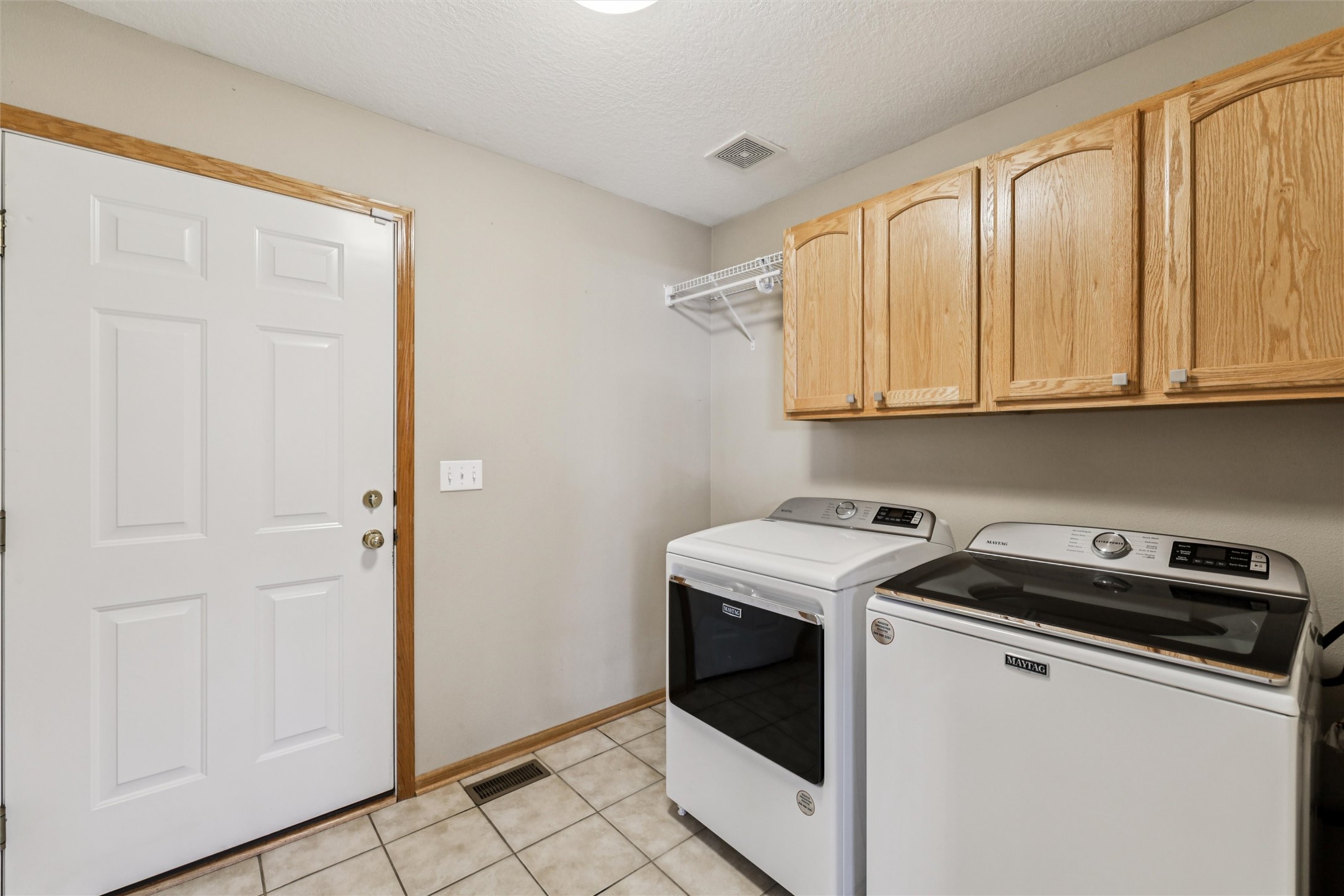 Altoona, Iowa 50009, United States, 3 Bedrooms Bedrooms, ,2 BathroomsBathrooms,Residential,Active,232852