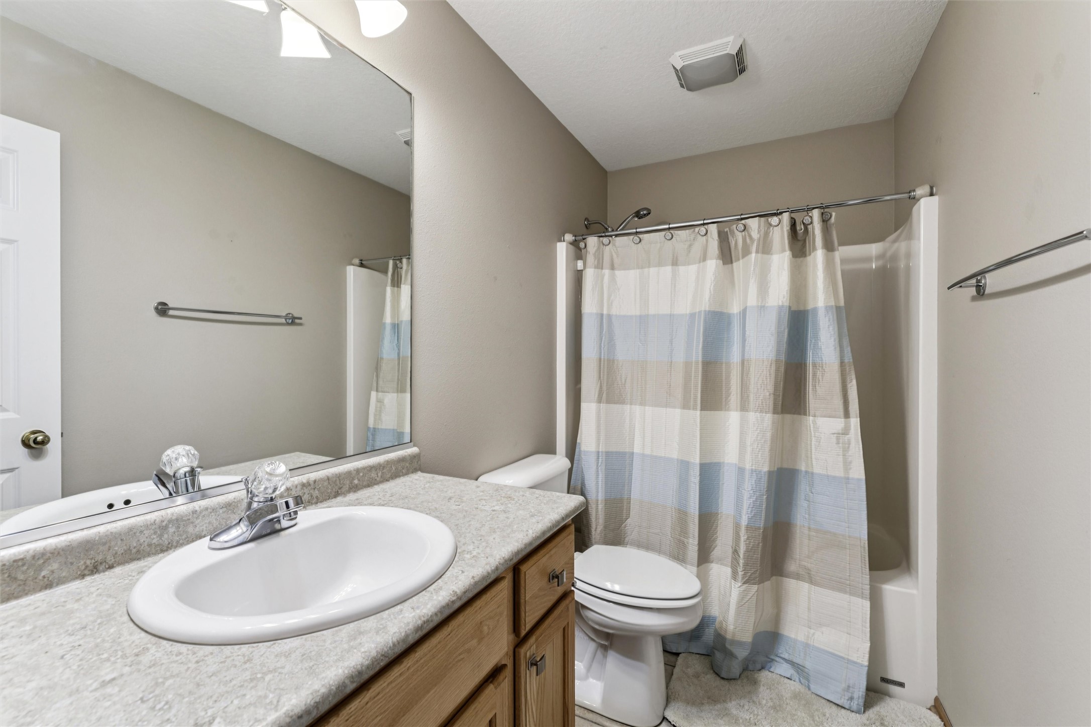 Altoona, Iowa 50009, United States, 3 Bedrooms Bedrooms, ,2 BathroomsBathrooms,Residential,Active,232852