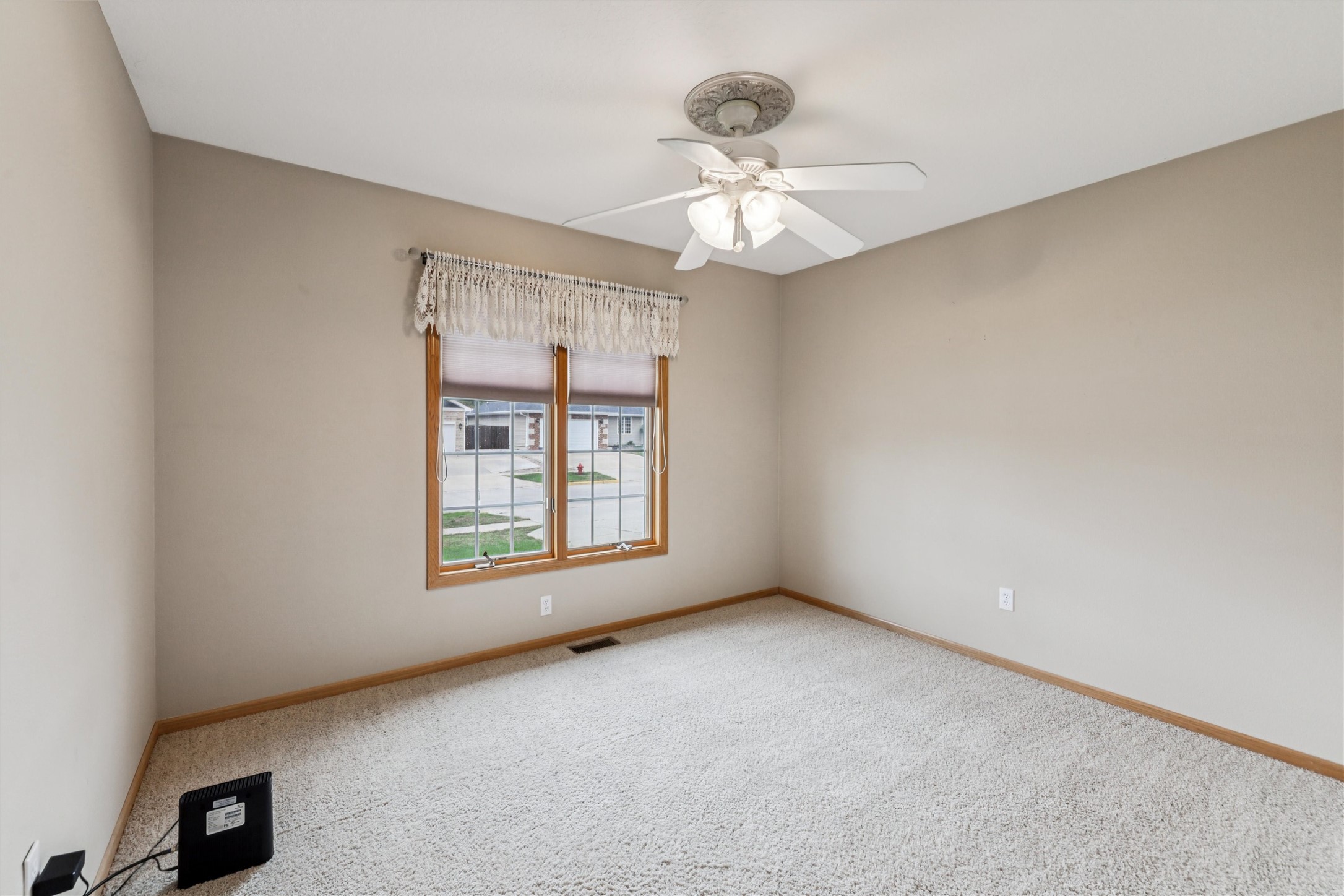 Altoona, Iowa 50009, United States, 3 Bedrooms Bedrooms, ,2 BathroomsBathrooms,Residential,Active,232852