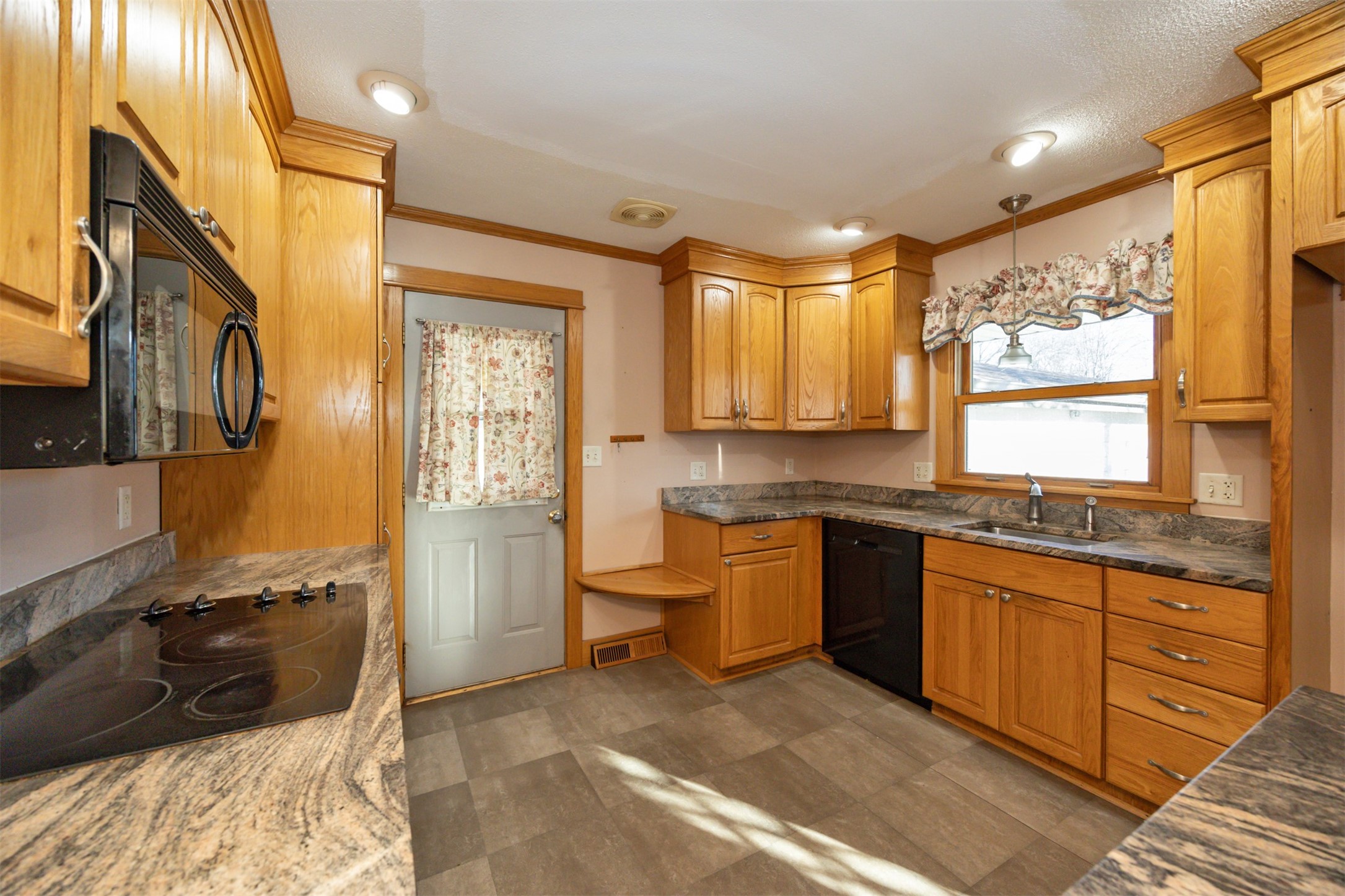 140 Northview Drive, Waukee, Iowa image 12