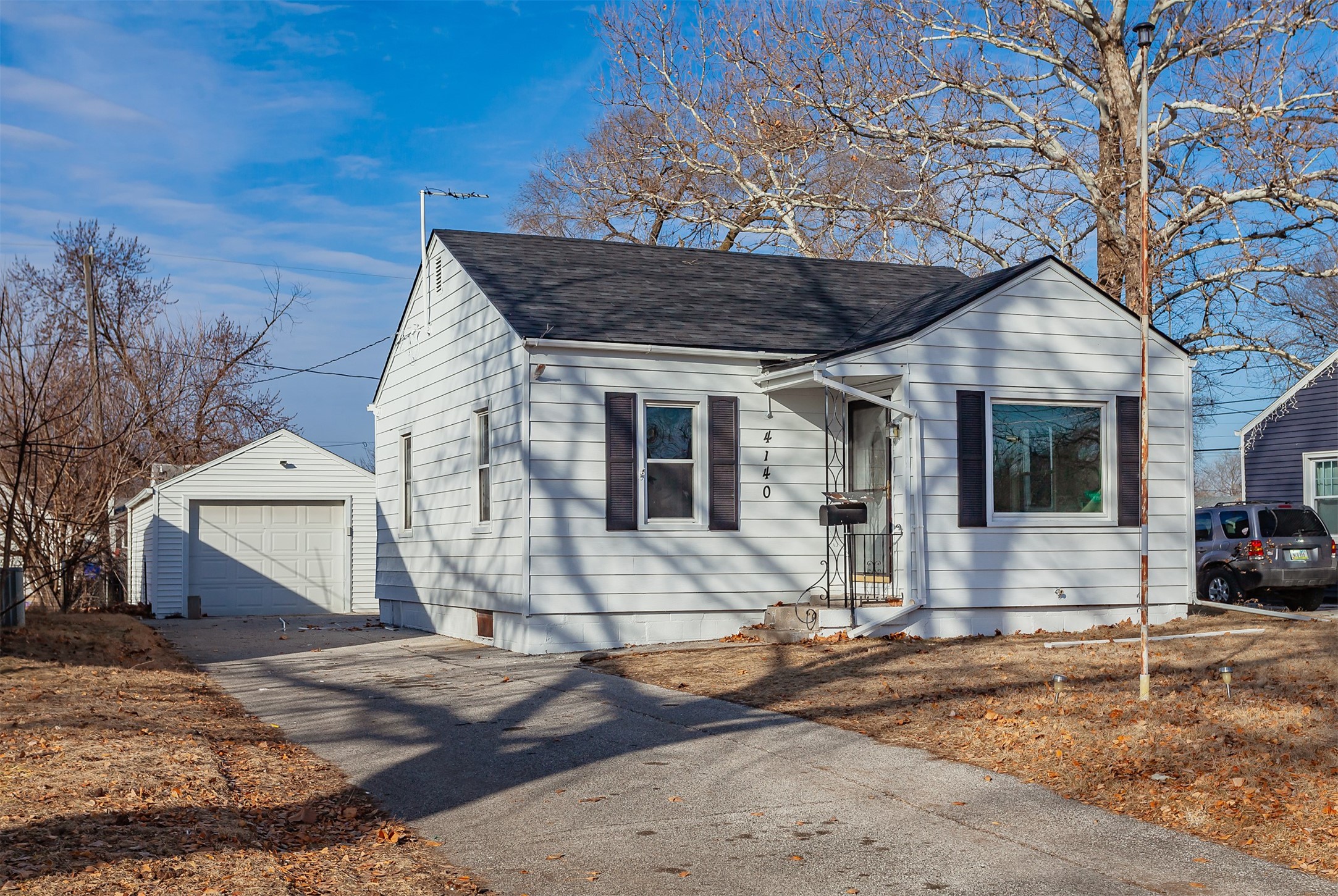 4140 Cambridge Street, Des Moines, Iowa image 1
