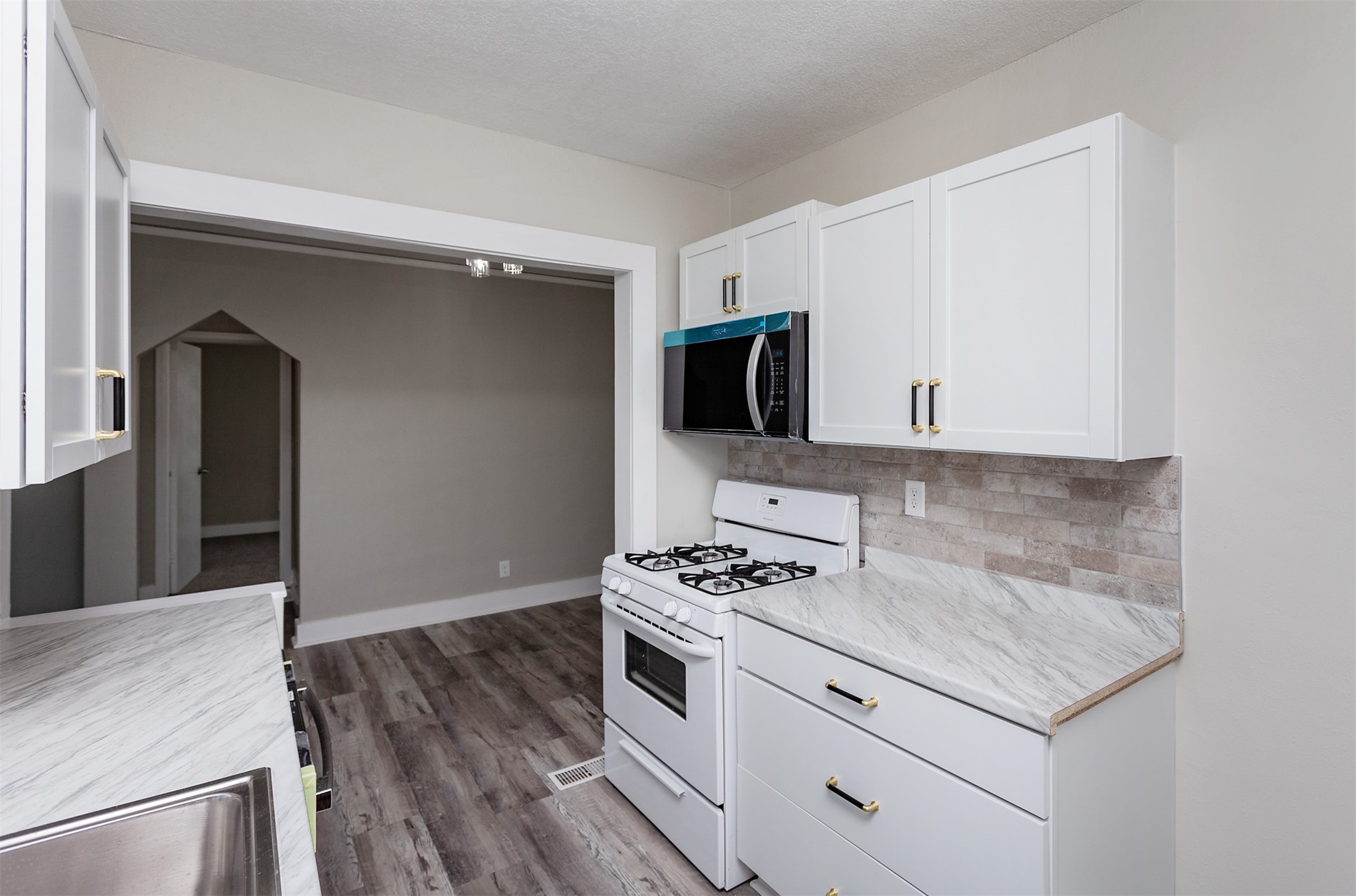 4140 Cambridge Street, Des Moines, Iowa image 12