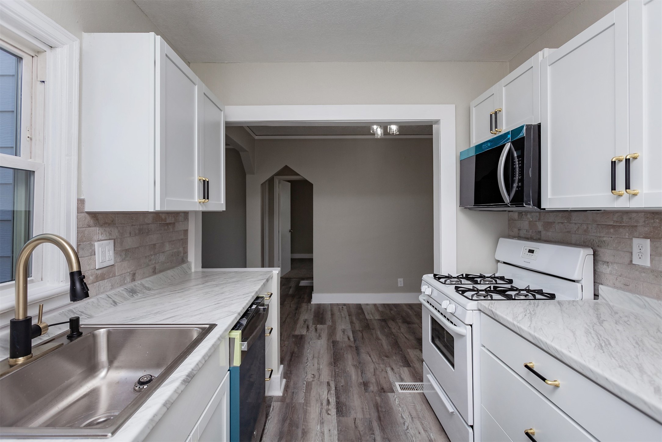 4140 Cambridge Street, Des Moines, Iowa image 14