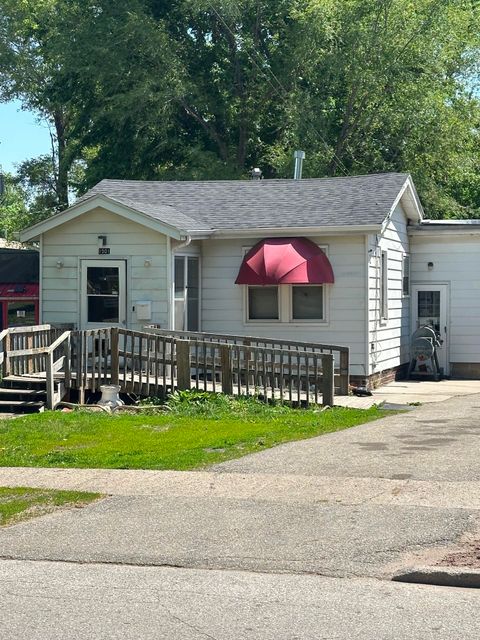 Homes For Sale - 1501 E 25th Street<br/> Des Moines, IA 50317