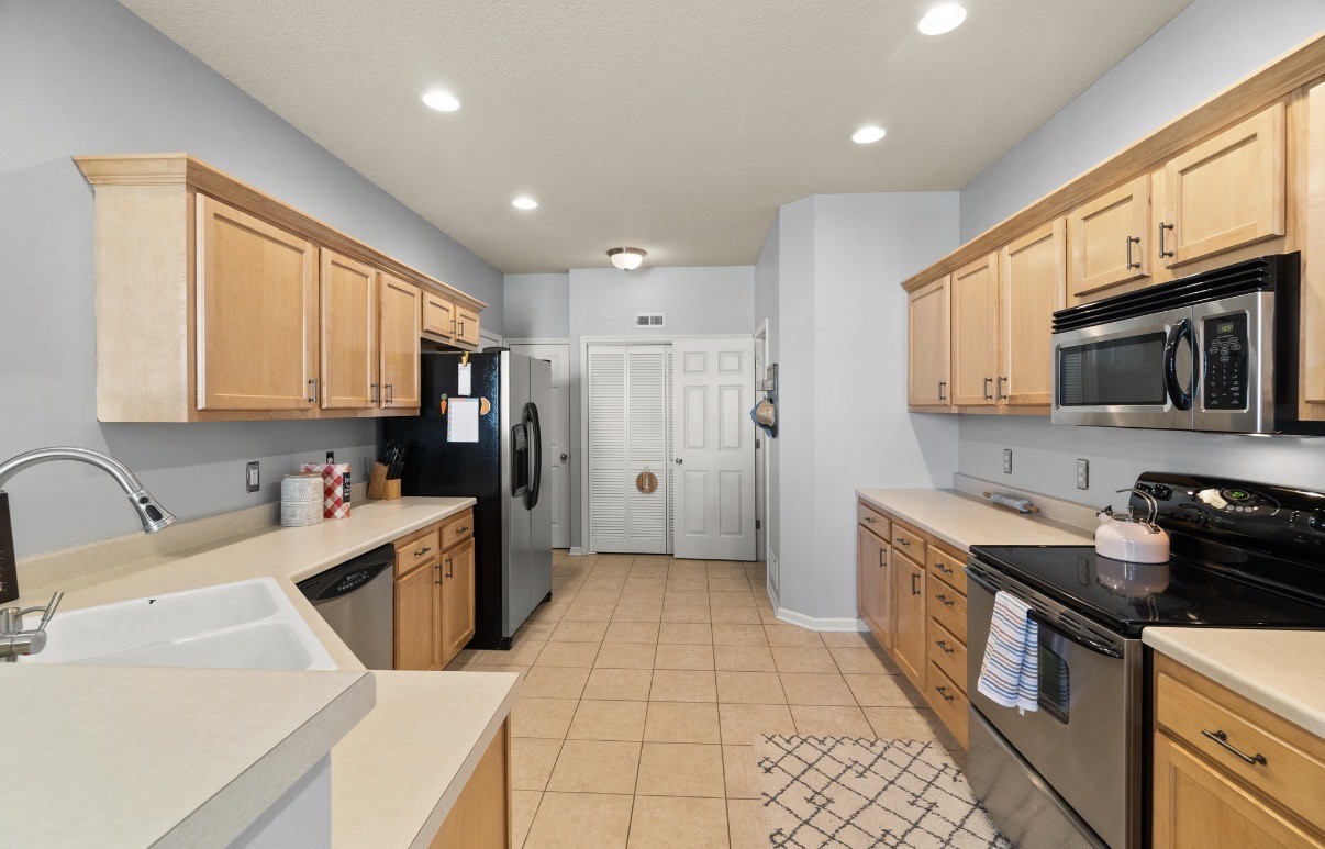 852 SE Mulberry Lane