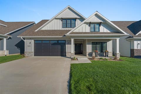 Homes For Sale - 505 Vintage Lane<br/> Pella, IA 50219