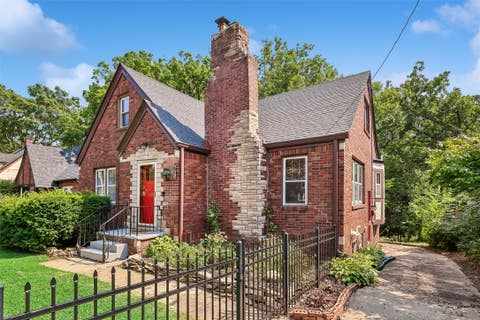 Homes For Sale - 3816 Franklin Avenue<br/> Des Moines, IA 50310
