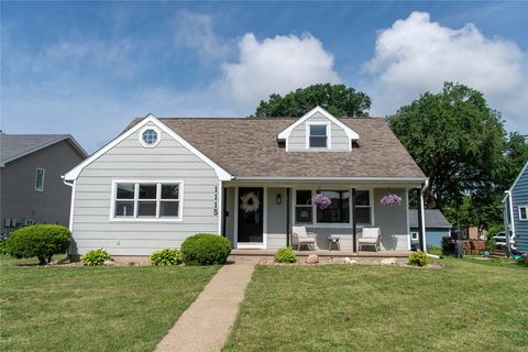 Homes For Sale - 1115 Broadway Street<br/> Pella, IA 50219