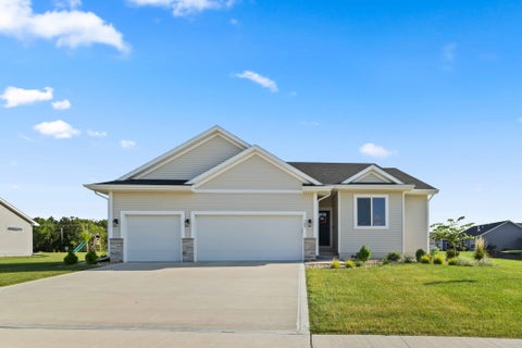 Homes For Sale - 707 Fountain View Drive<br/> Pella, IA 50219