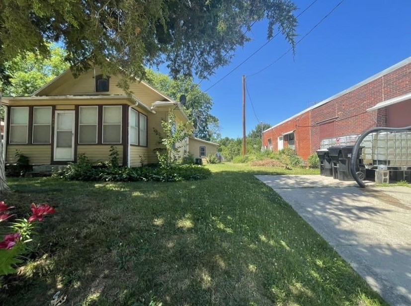 1009 1st Street, Redfield, Iowa image 1