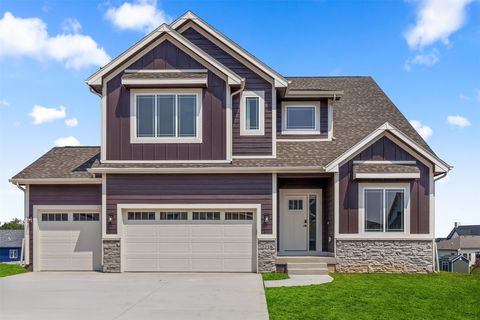 2228 Green Leaf Circle Norwalk IA 50211