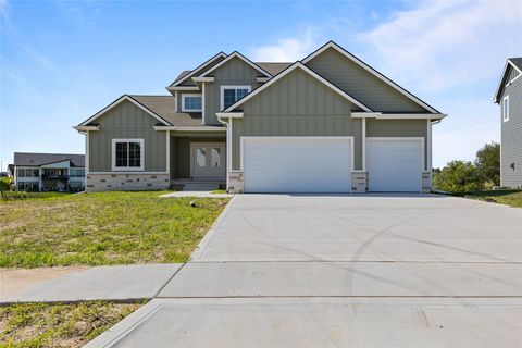 2313 Green Leaf Circle Norwalk IA 50211