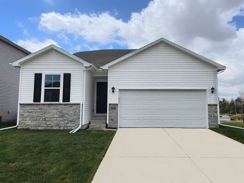 Homes For Sale - 2400 SE Billings Place<br/> West Des Moines, IA 50265