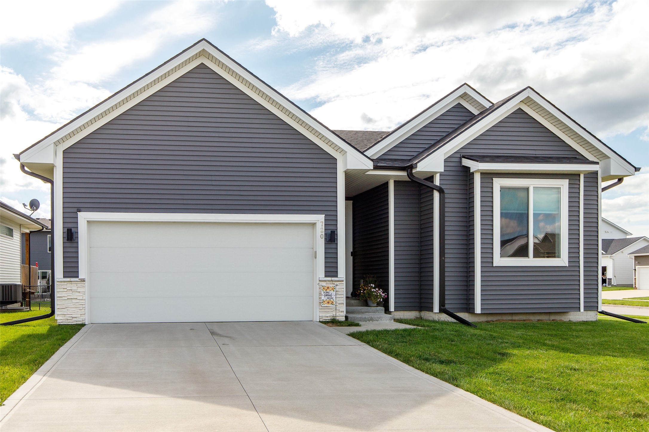 720 NE Pearl Dr, Ankeny