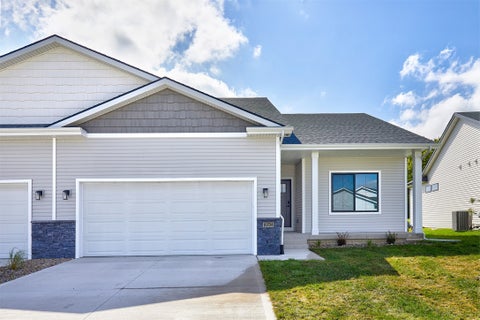 Condo For Sale - 16704 Walnut Meadows Circle<br/> Urbandale, IA 50323