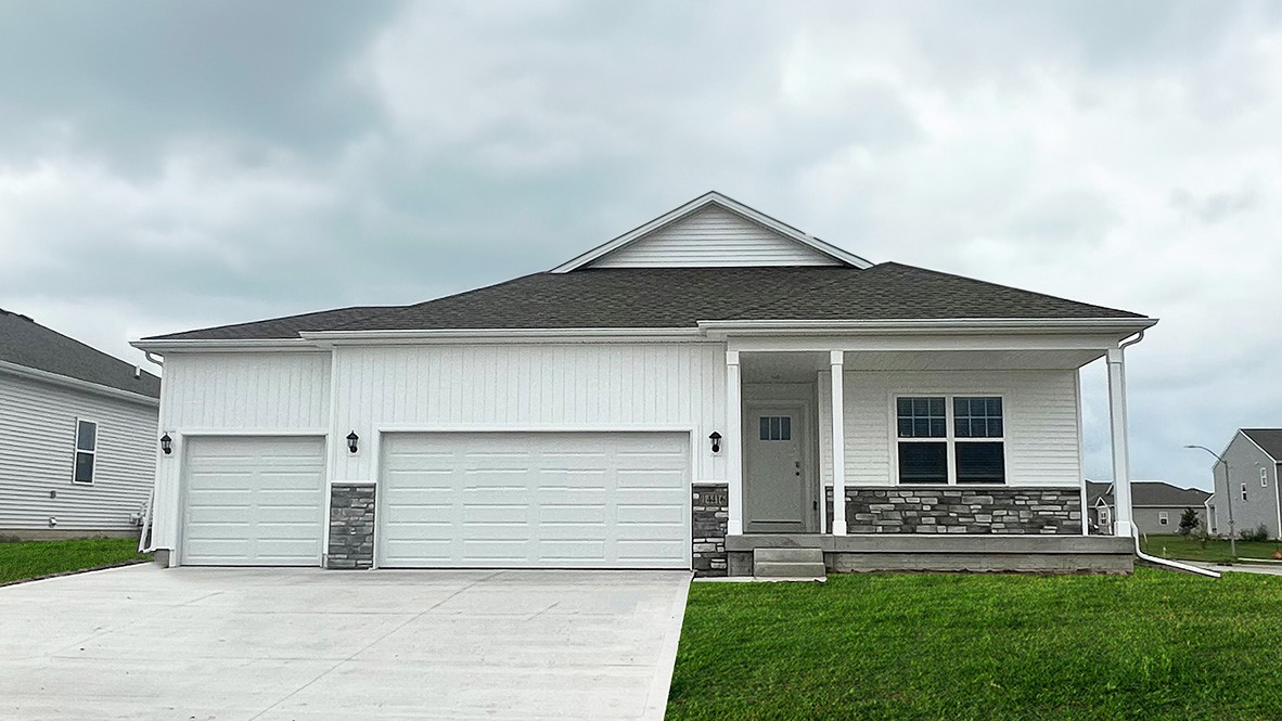 14528 Ironwood Court, Urbandale, Iowa image 1