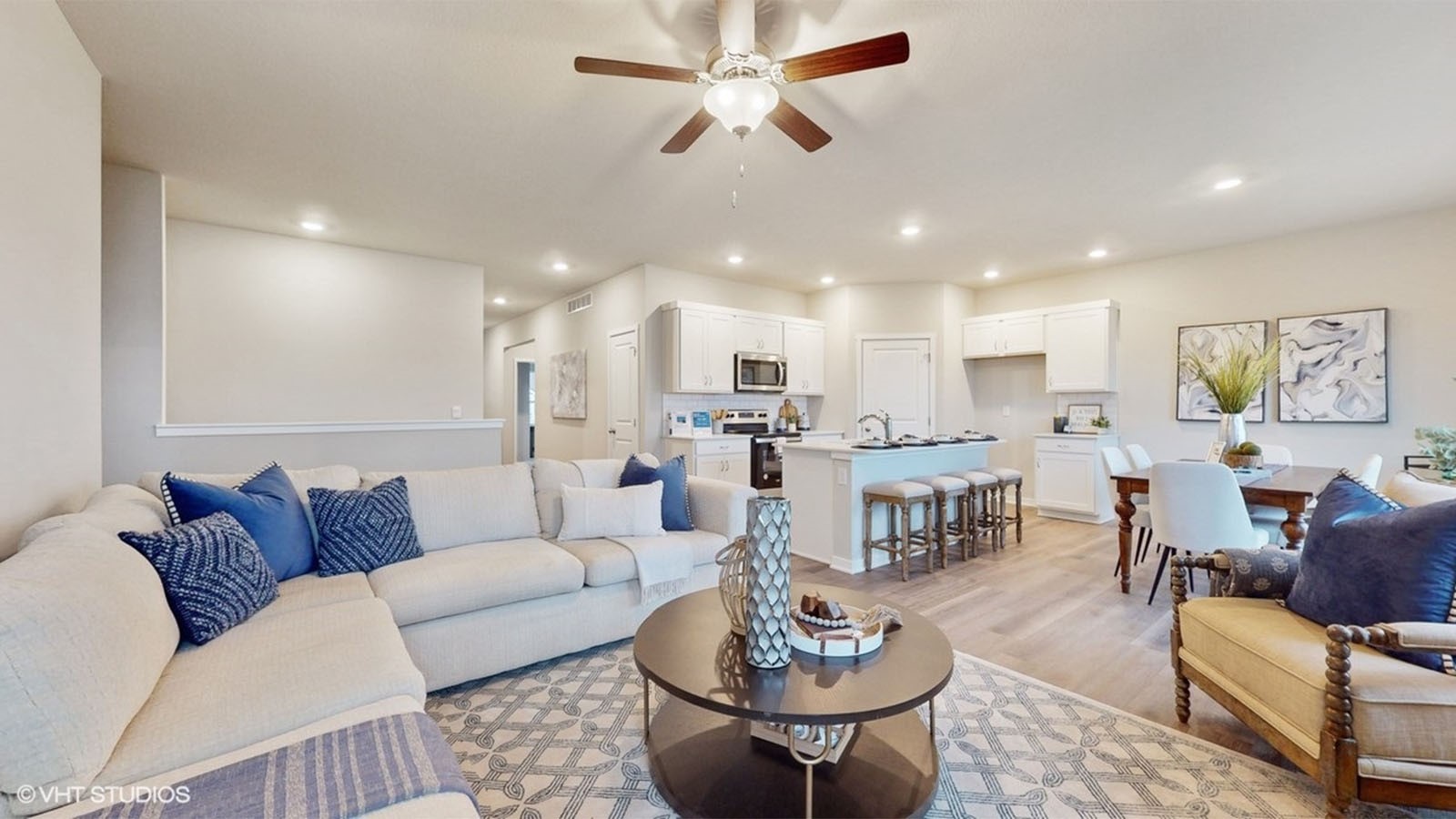 14528 Ironwood Court, Urbandale, Iowa image 3