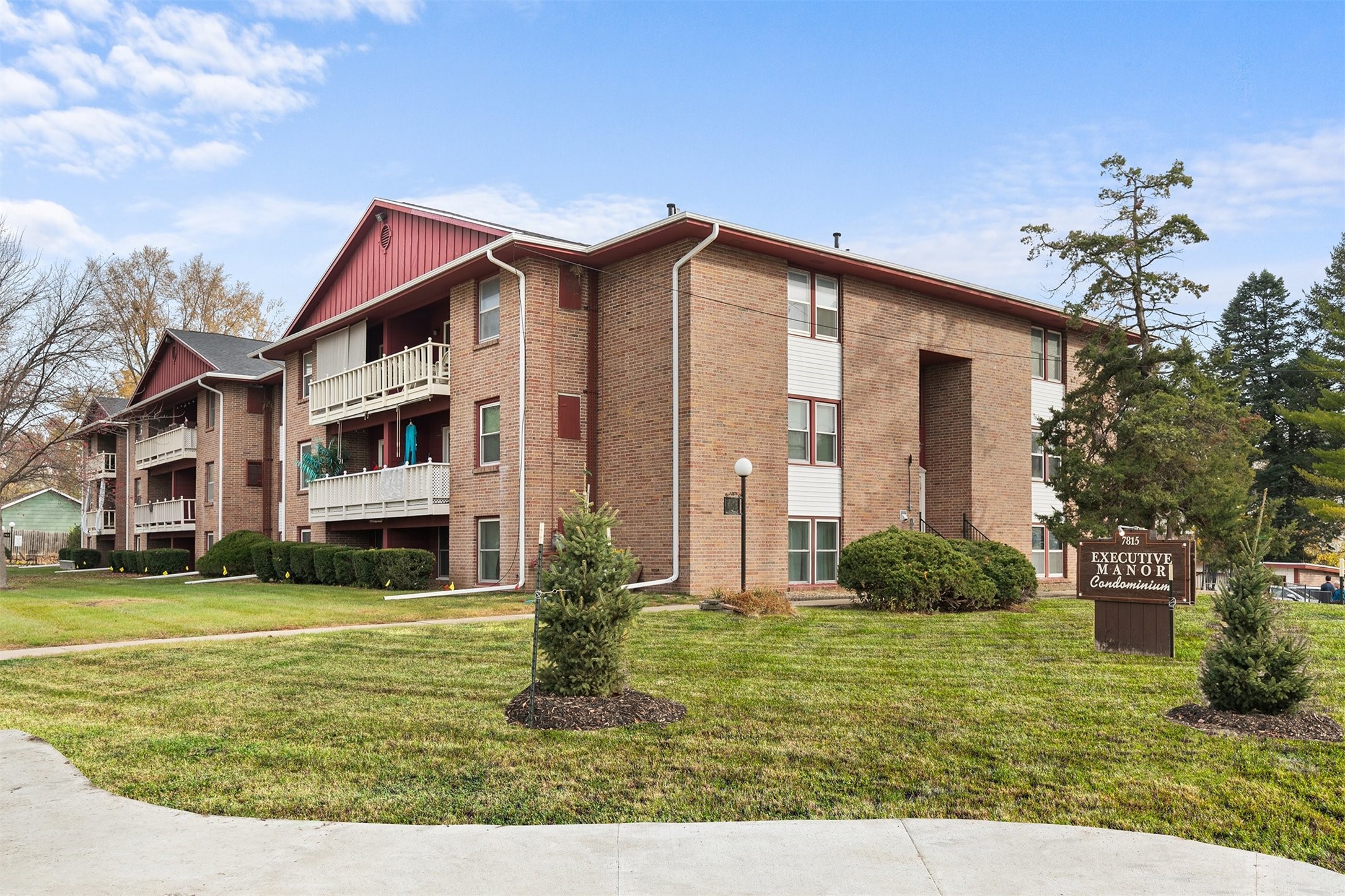 7815 Douglas Avenue #109, Urbandale, Iowa image 2