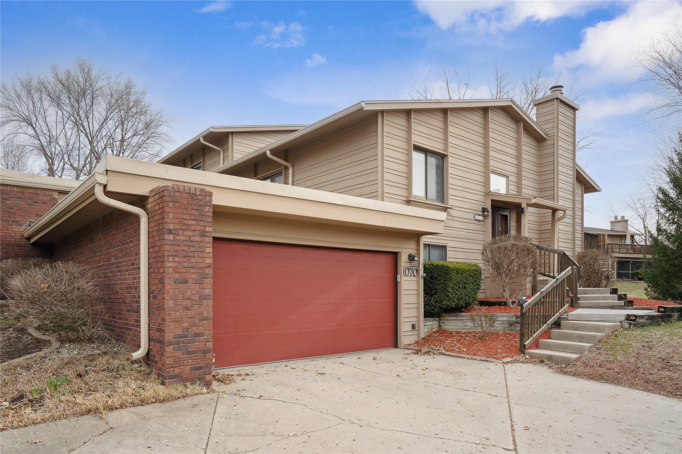 1070 Woodland Park Drive, West Des Moines, Iowa image 2
