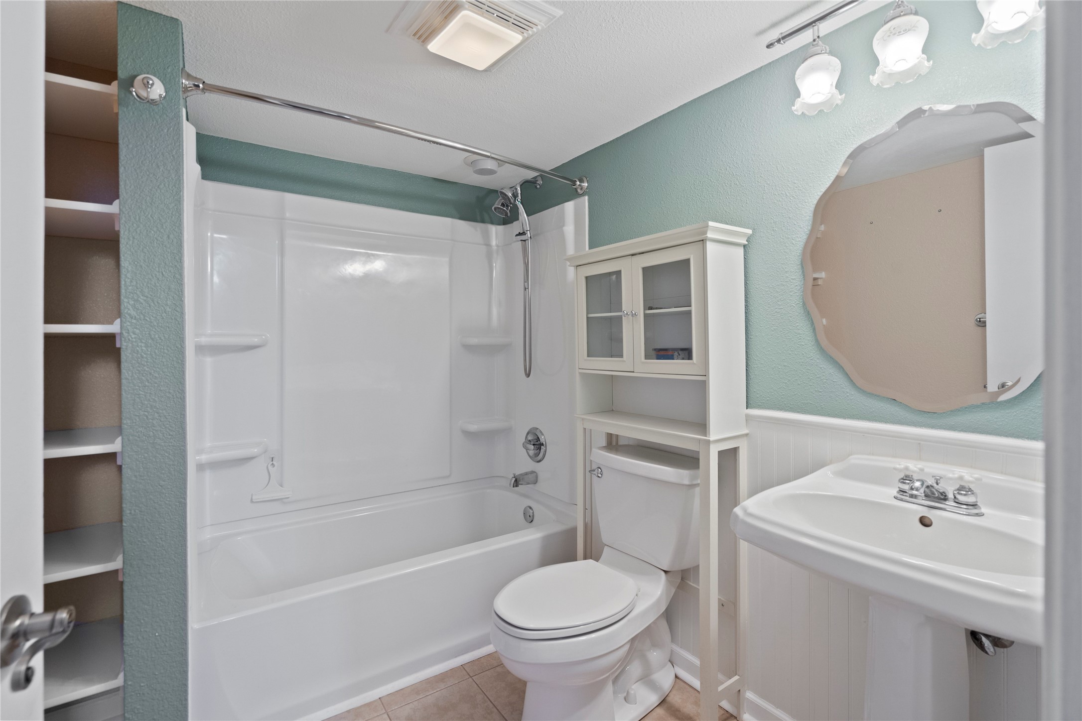 1070 Woodland Park Drive, West Des Moines, Iowa image 15