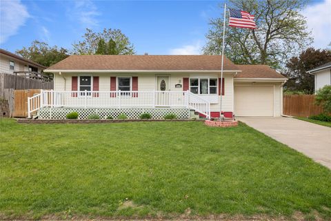 Homes For Sale - 9225 Golden Valley Drive<br/> Warren County, Norwalk, IA 50211