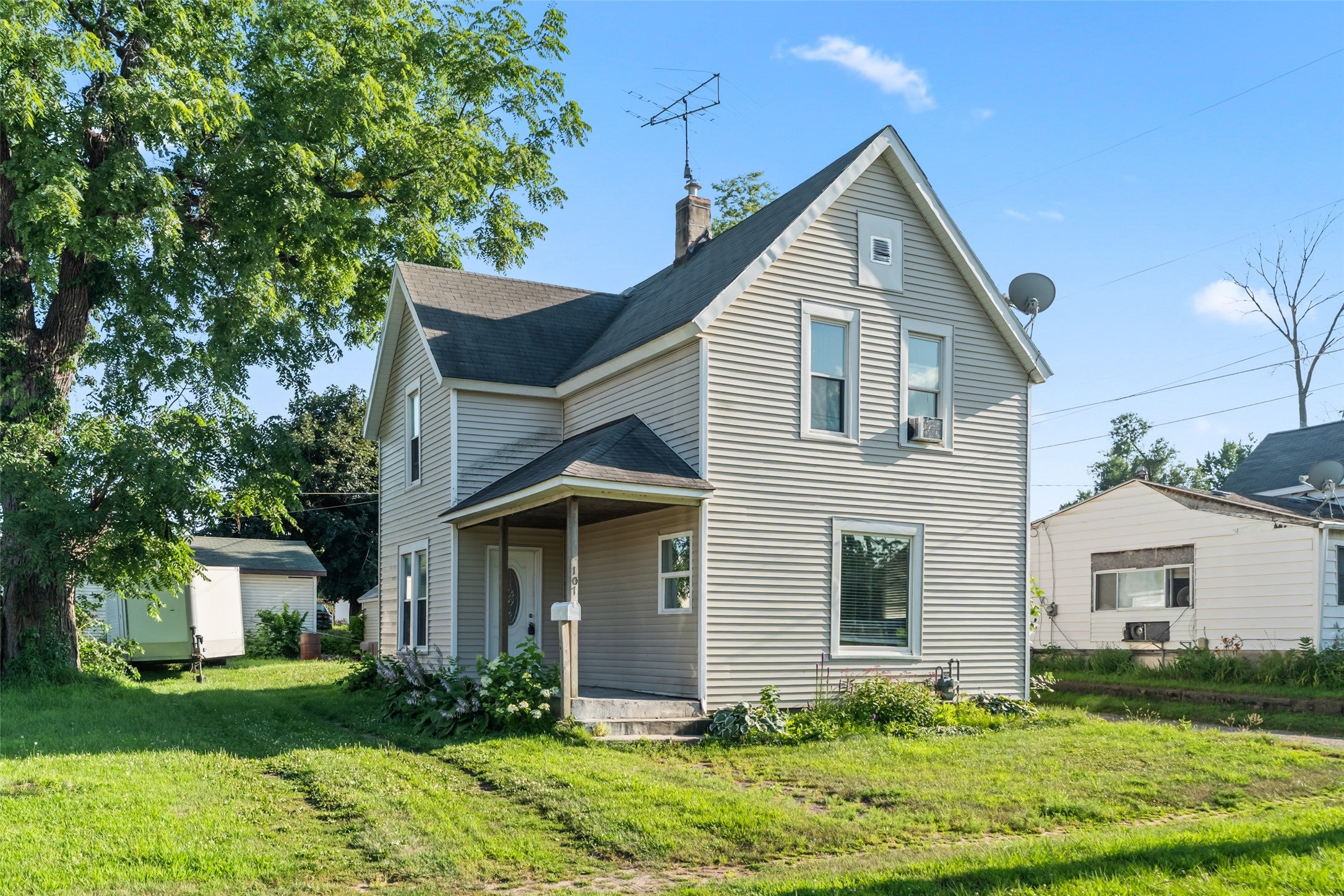 Photo 1 of 25 — 107 Riverside Street, Marshalltown, IA 50158