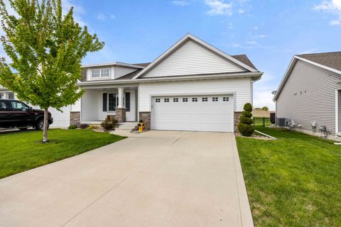 Homes For Sale - 2822 NW 44th Street<br/> Ankeny, IA 50023