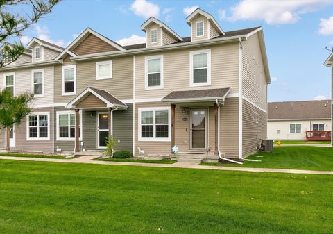Condo For Sale - 5839 Marble Circle<br/> Johnston, IA 50131