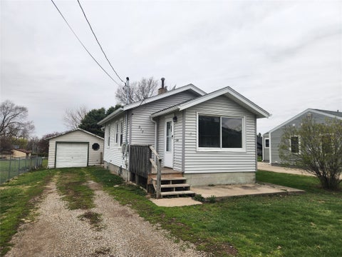 Homes For Sale - 317 E 15th Street<br/> Newton, IA 50208