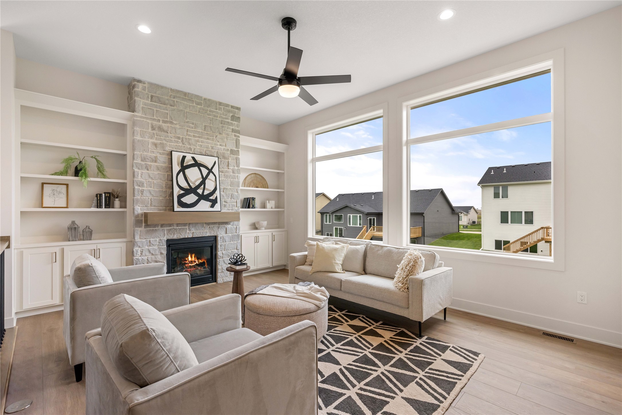 335 NW Red Oak Drive