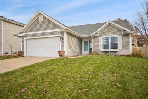 Homes For Sale - 445 Ridgewood Boulevard<br/> Pleasant Hill, IA 50327