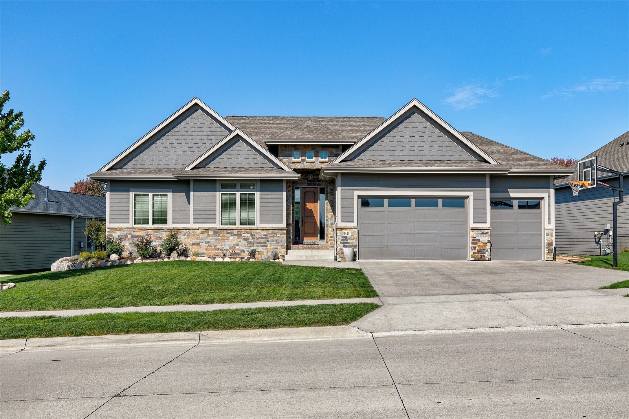 15401 Plum Drive