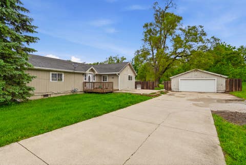 Homes For Sale - 2850 NE 46th Avenue<br/> Des Moines, IA 50317