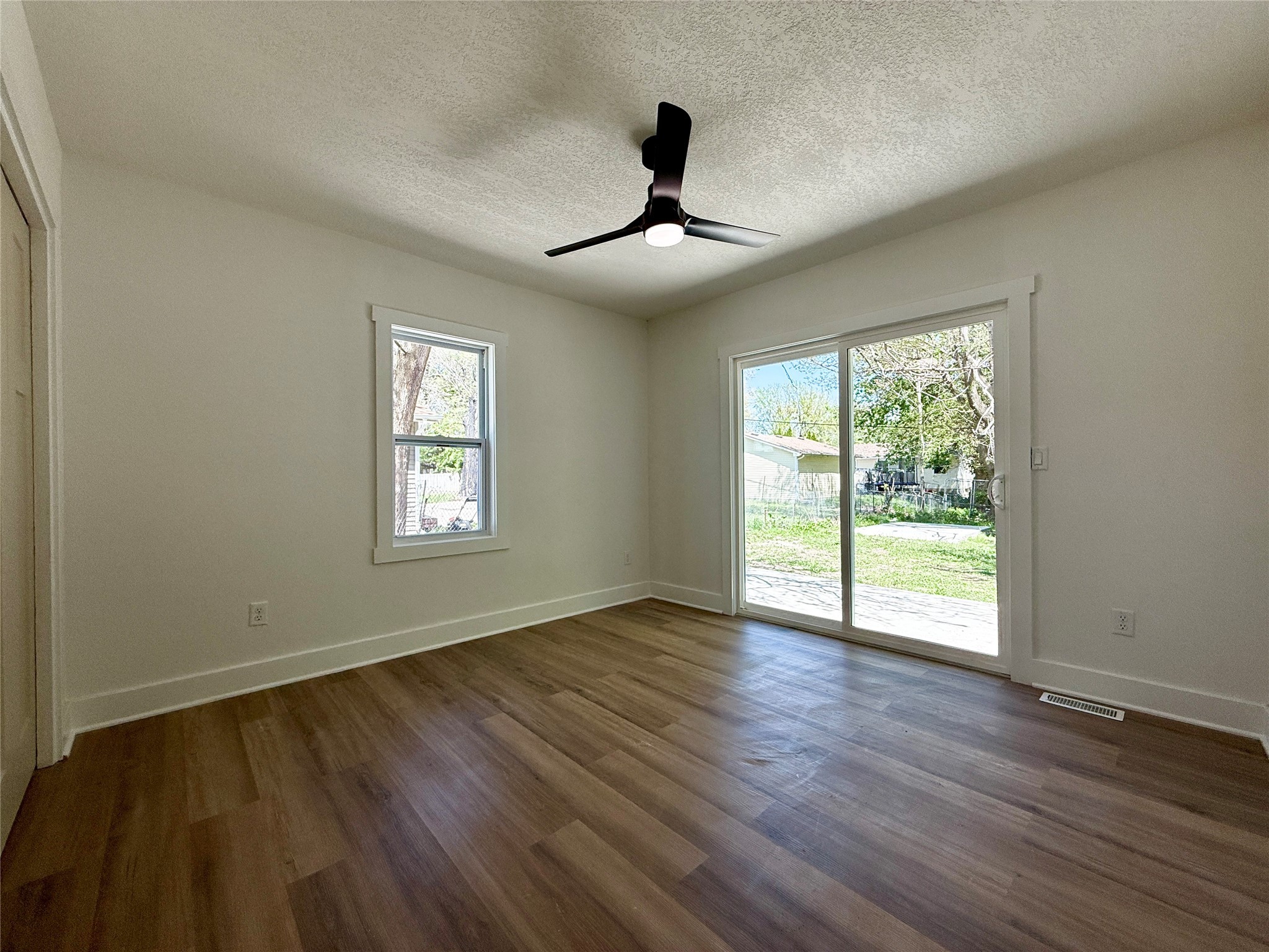 1227 E 36th Court, Des Moines, Iowa image 11