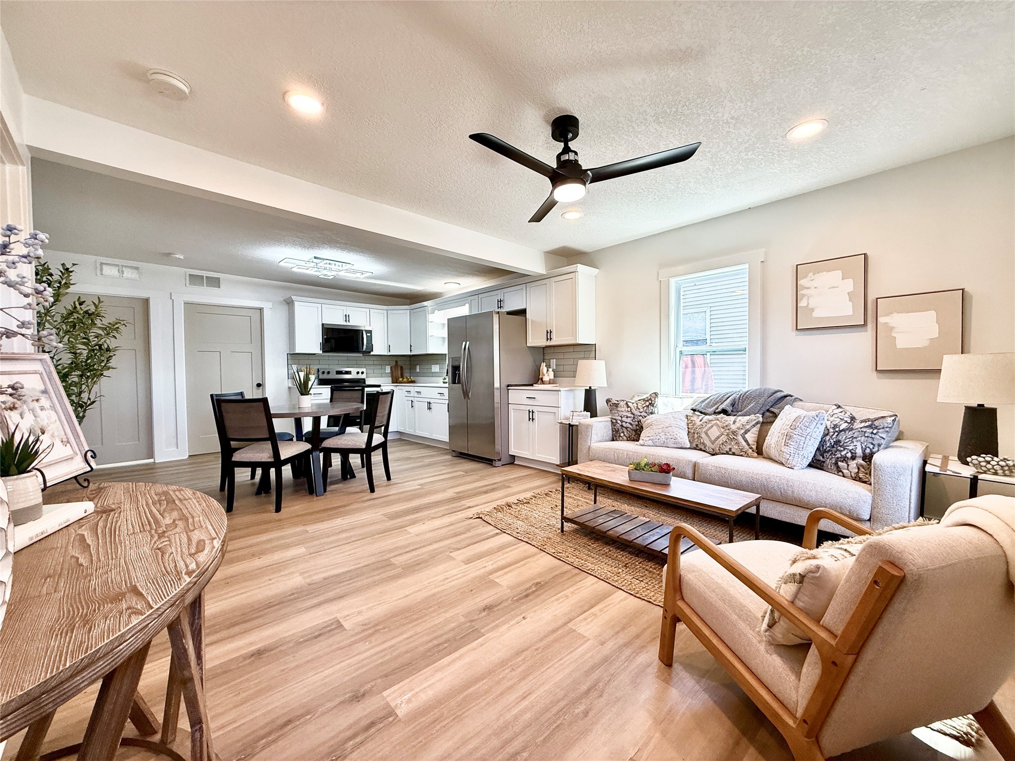 1227 E 36th Court, Des Moines, Iowa image 3