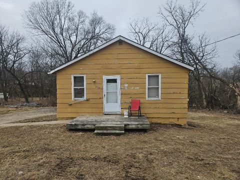 Homes For Sale - 1715 E Diehl Avenue<br/> Des Moines, IA 50320