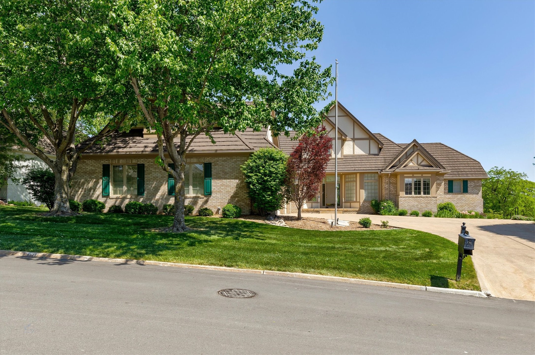 West Des Moines, Iowa, 50266, United States, 3 Bedrooms Bedrooms, ,6 BathroomsBathrooms,Residential,Active,2052022