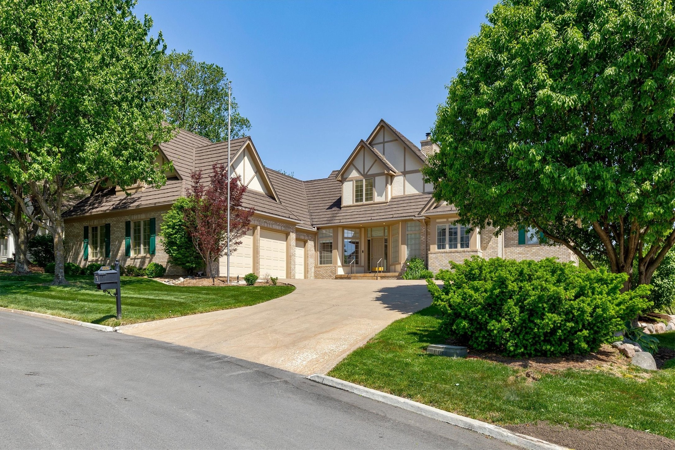 West Des Moines, Iowa, 50266, United States, 3 Bedrooms Bedrooms, ,6 BathroomsBathrooms,Residential,Active,2052022