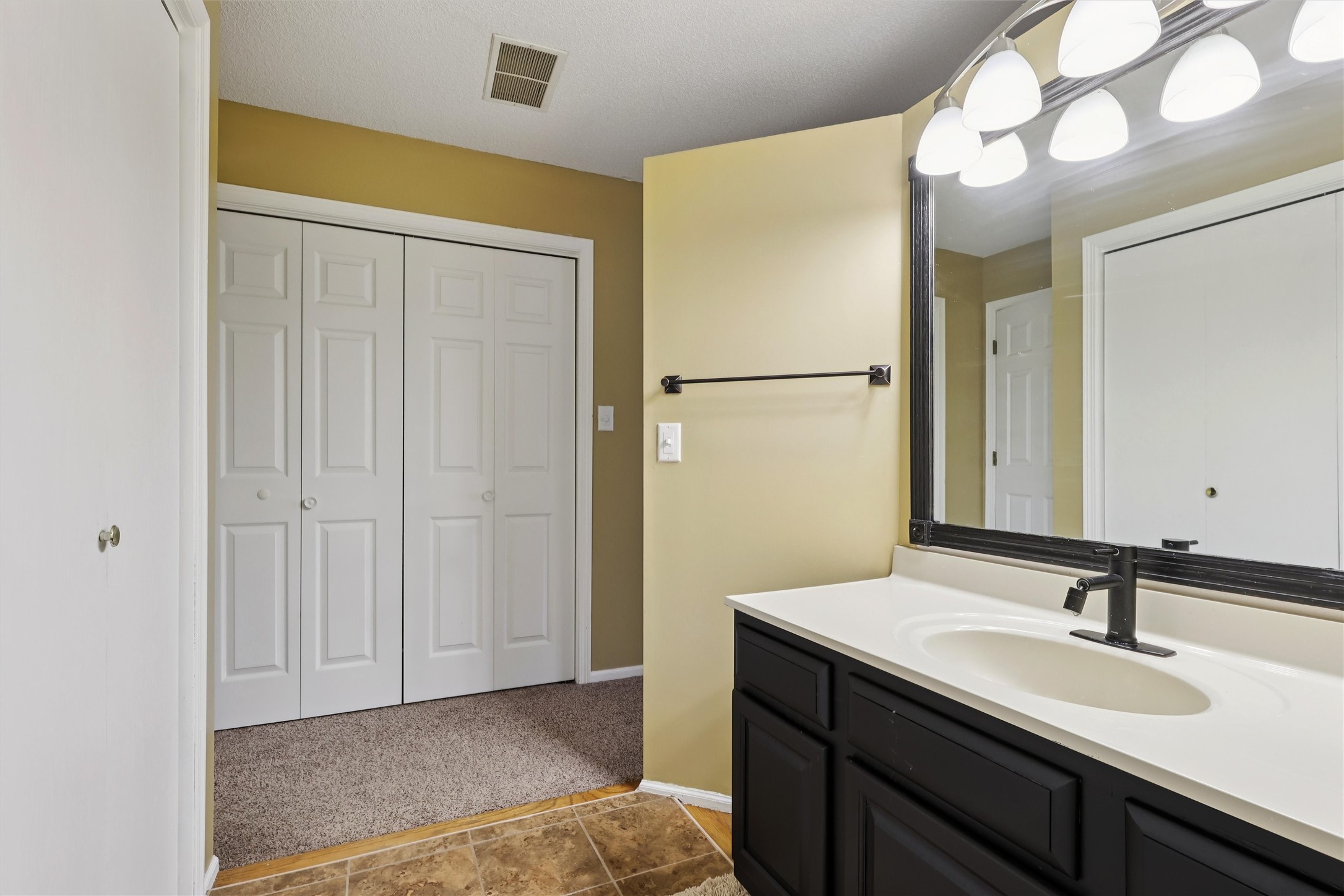 West Des Moines, Iowa 50266, United States, 3 Bedrooms Bedrooms, ,3 BathroomsBathrooms,Residential,Active,228000