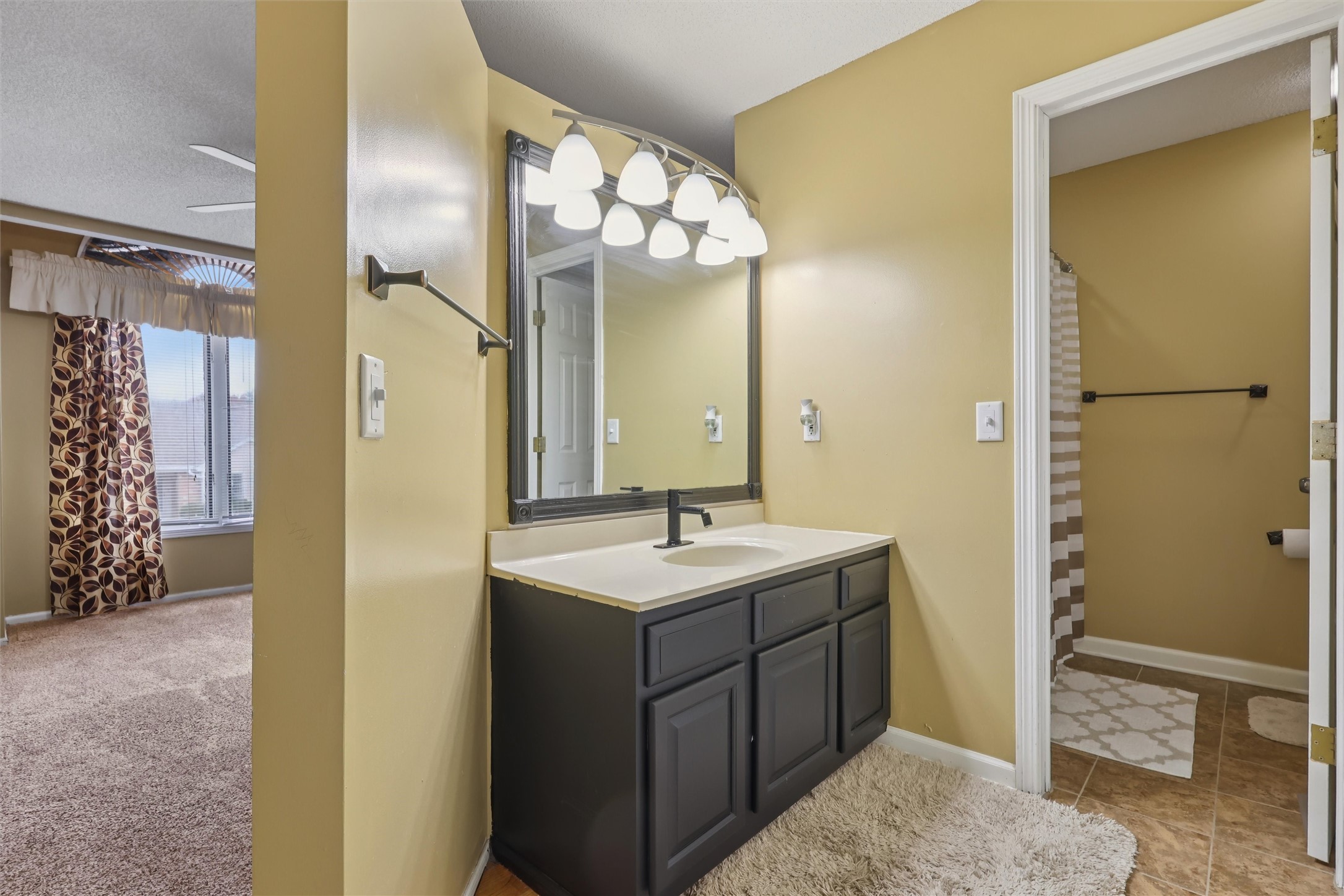 West Des Moines, Iowa 50266, United States, 3 Bedrooms Bedrooms, ,3 BathroomsBathrooms,Residential,Active,228000