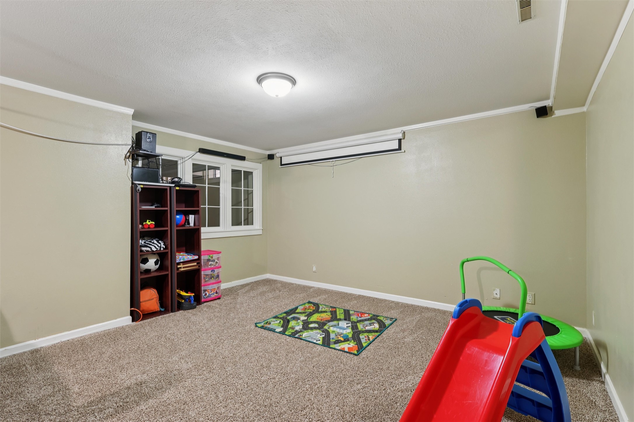 West Des Moines, Iowa 50266, United States, 3 Bedrooms Bedrooms, ,3 BathroomsBathrooms,Residential,Active,228000