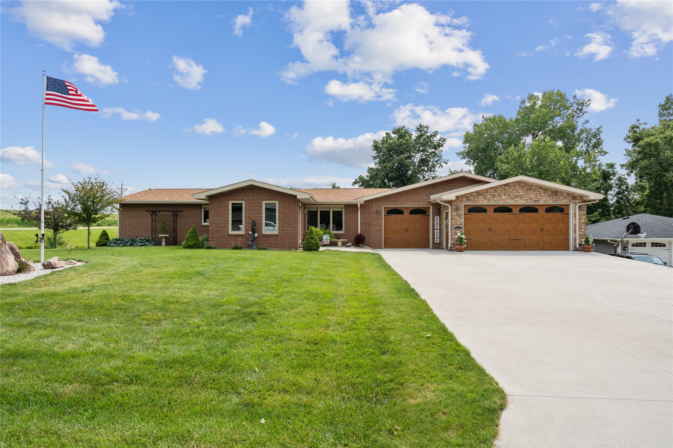 2360 Lakeview Drive, Ames, Iowa image 1