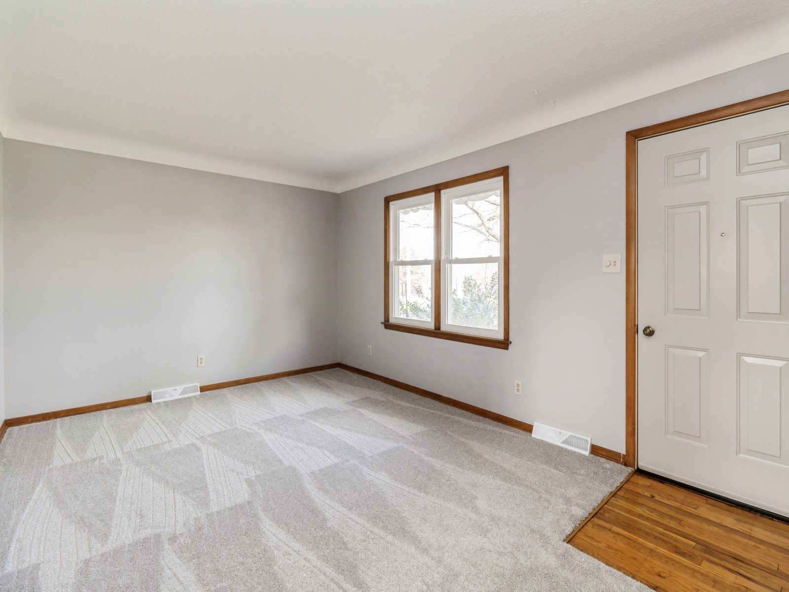 4929 E Oakwood Drive, Pleasant Hill, Iowa image 6