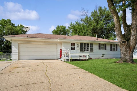 Homes For Sale - 1226 SW Lynn Drive<br/> Ankeny, IA 50023