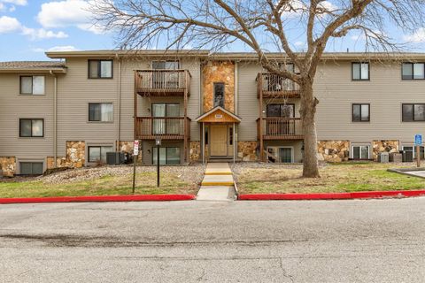 Condo For Sale - 9507 University Avenue #17<br/> Clive, IA 50325